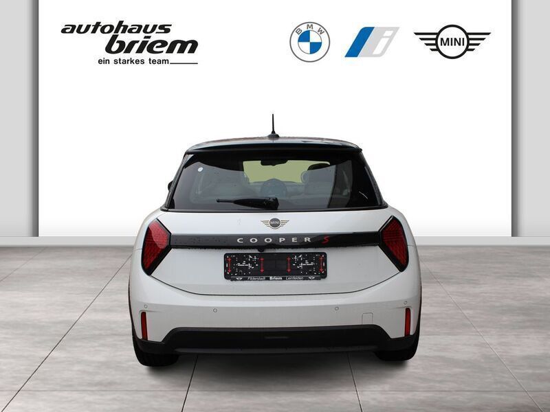 Gebraucht Mini Cooper S Favoured 204 PS (150 kW) 2024 Weiß Kleinwagen
