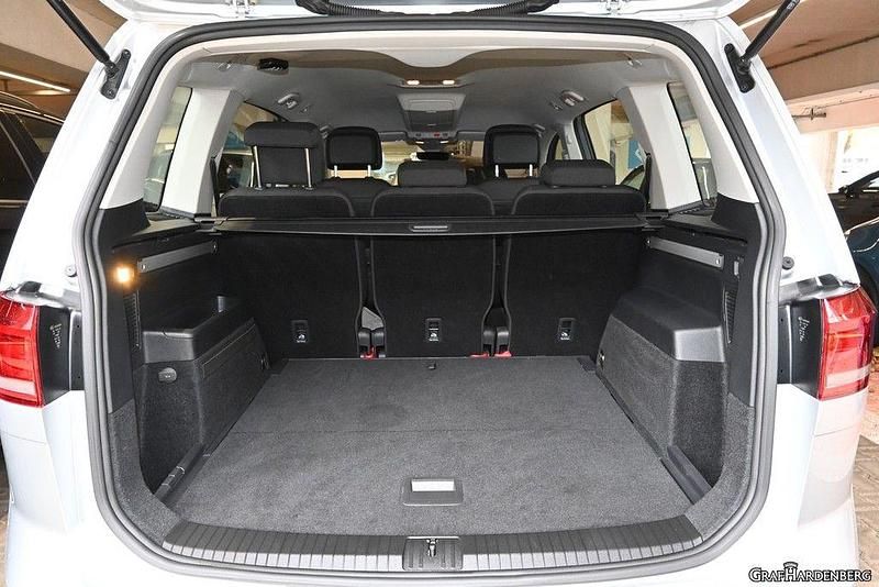 Gebraucht VW Touran Comfortline 122 PS (89 kW) 2024 Silber Van / Kleinbus