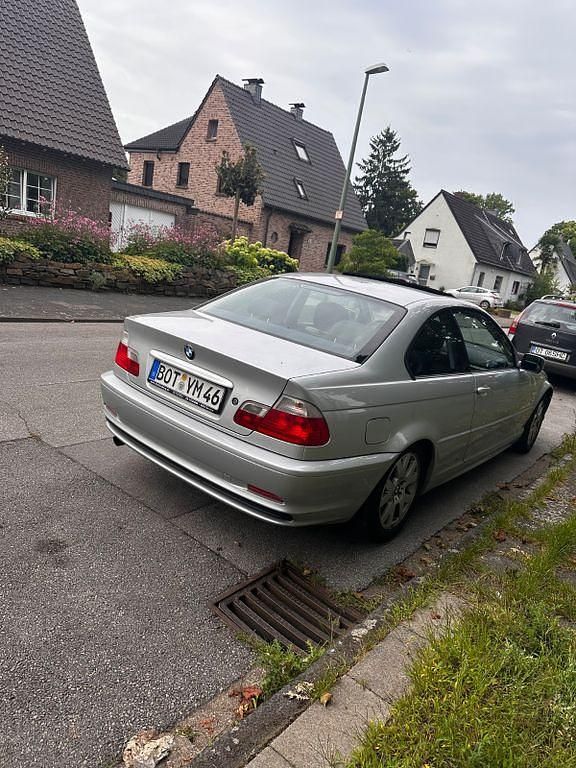 Gebraucht BMW 318 Sport Line 150 PS (110 kW) 2001 Silber Coupé