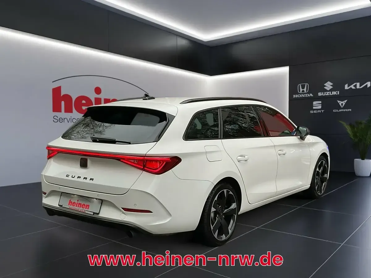 Second-hand Cupra Leon 245 CP (180 kW) 2023 Alb Berlinǎ
