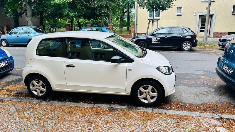Weiß Gebraucht 2016 Skoda Citigo Cool Edition Kleinwagen | 5.999 € (Fairer Preis) - Bild 1/3