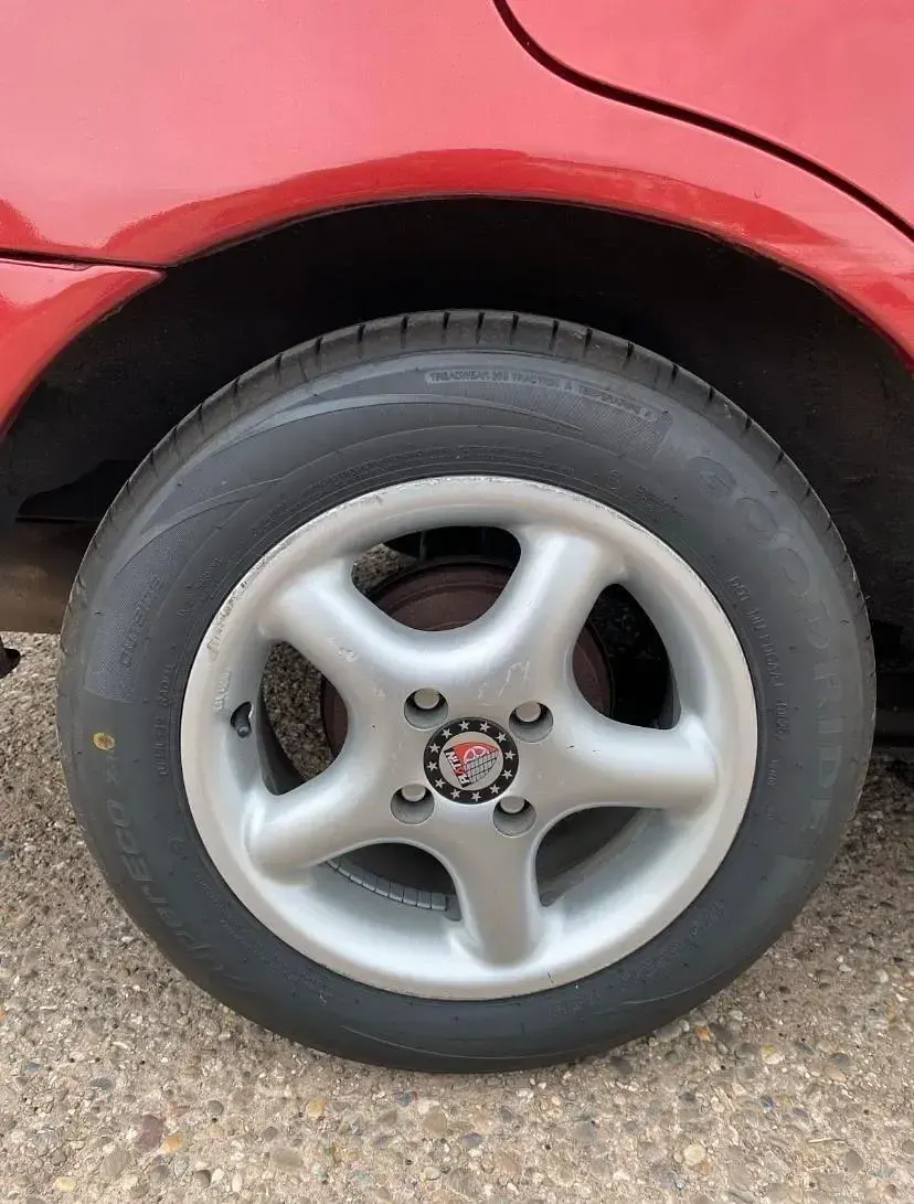 Gebraucht Nissan Almera 75 PS (55 kW) 1997 Rot Kleinwagen