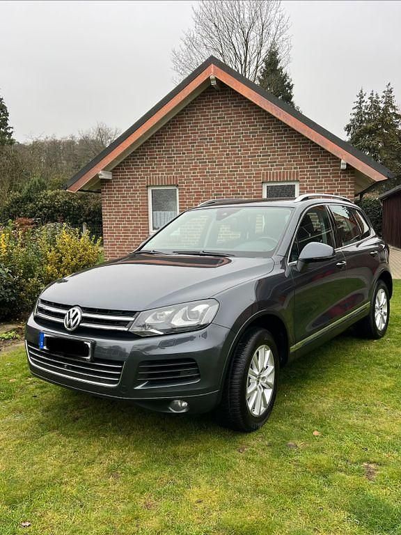 Grau Gebraucht 2011 VW Touareg SUV | 13.200 € (Fairer Preis) - Bild 1/4