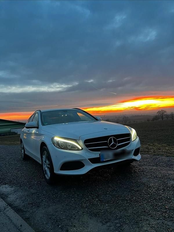 Weiß Gebraucht 2015 Mercedes C250 Kombi | 10.999 € (Teuer) - Bild 1/4