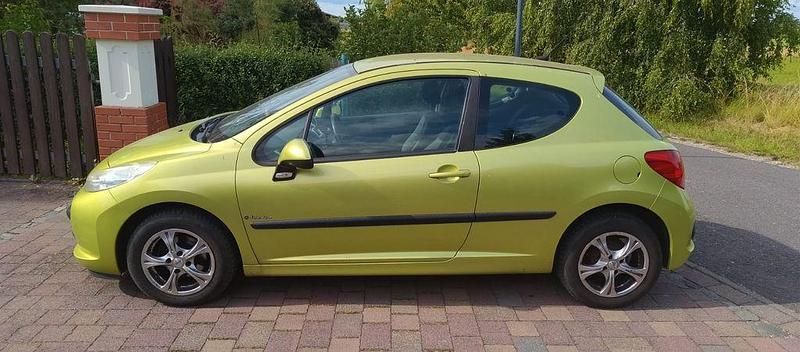 Grün Gebraucht 2008 Peugeot 207 Filou Coupé | 1.000 € (Guter Preis) - Bild 1/4