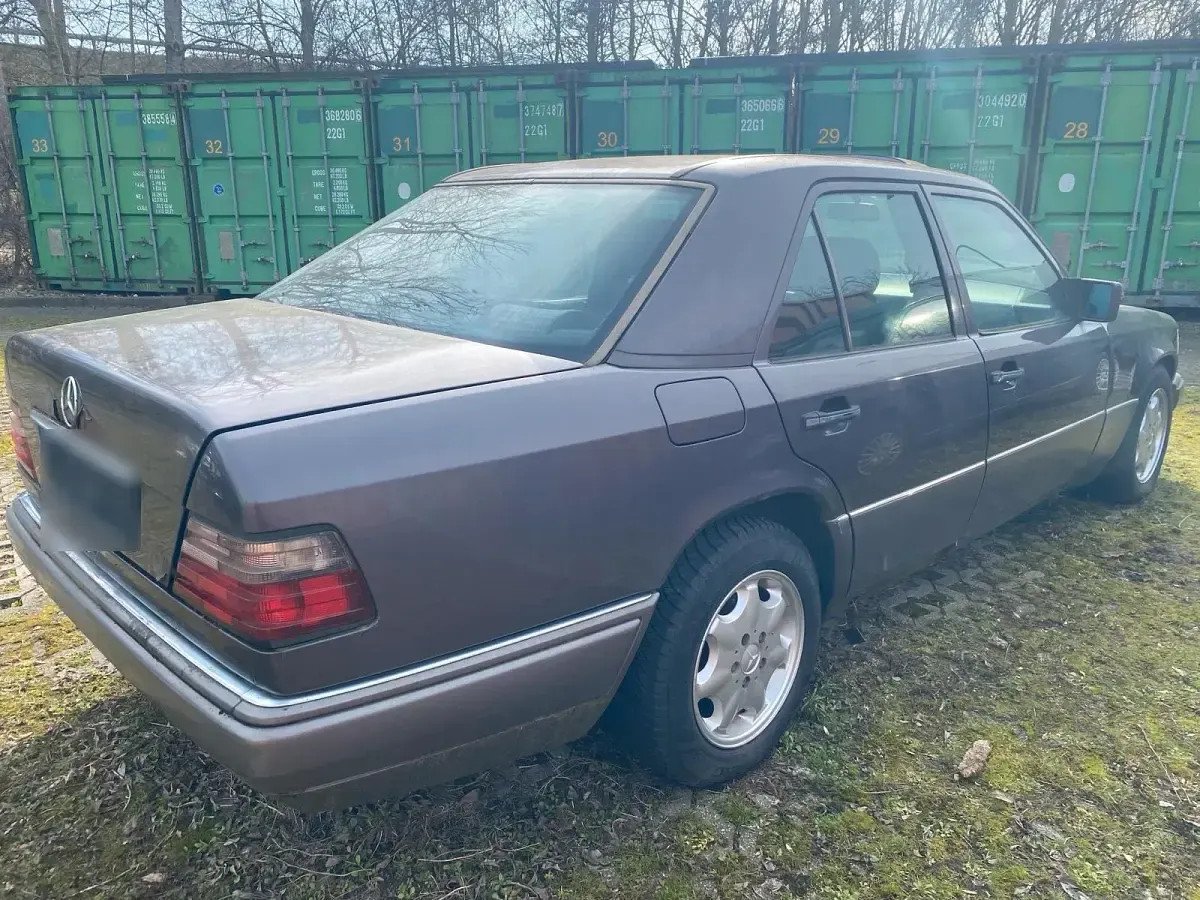 Gebraucht Mercedes E220 180 PS (132 kW) 1994 Braun Limousine