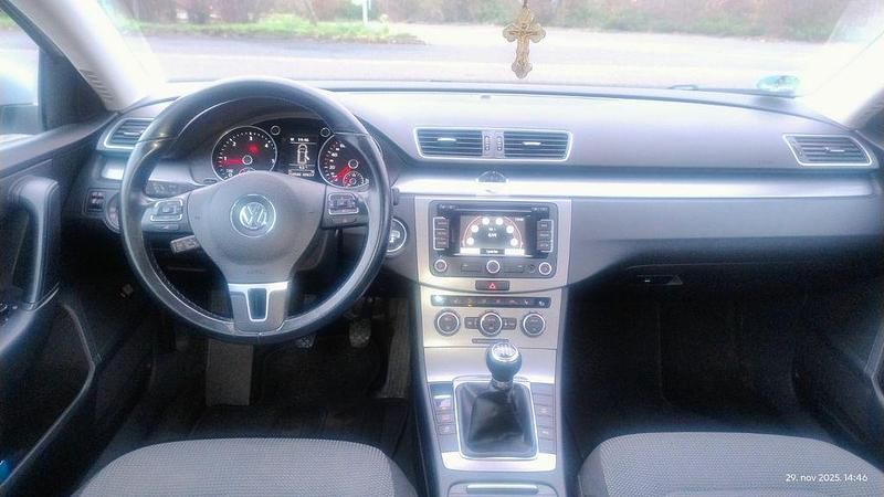 Gebraucht VW Passat Comfortline 105 PS (77 kW) 2012 Grau Limousine