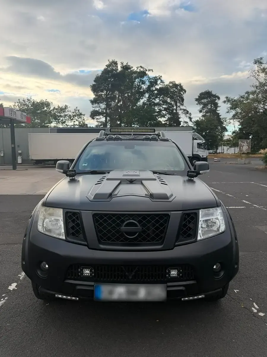 Gebraucht Nissan Navara 190 PS (139 kW) 2010 Schwarz Pickup
