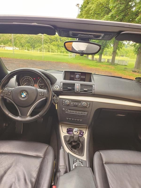 Silber Gebraucht 2009 BMW 118 Cabriolet Cabrio | 8.200 € (Teuer) - Bild 1/4