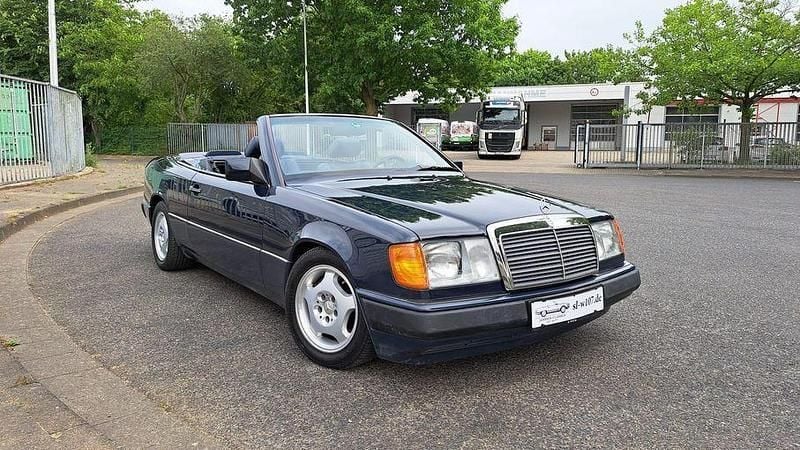 Gebraucht Mercedes E300 220 PS (161 kW) 1992 Blau Cabrio