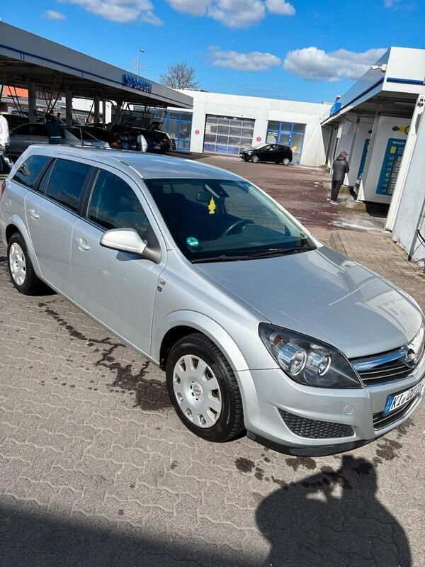 Silber Gebraucht 2010 Opel Astra Kombi | 2.600 € (Guter Preis) - Bild 1/4