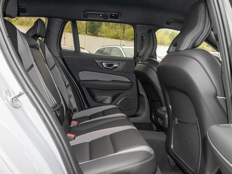 Gebraucht Volvo V60 Plus 197 PS (144 kW) 2024 Vapour grey / metallic Kombi