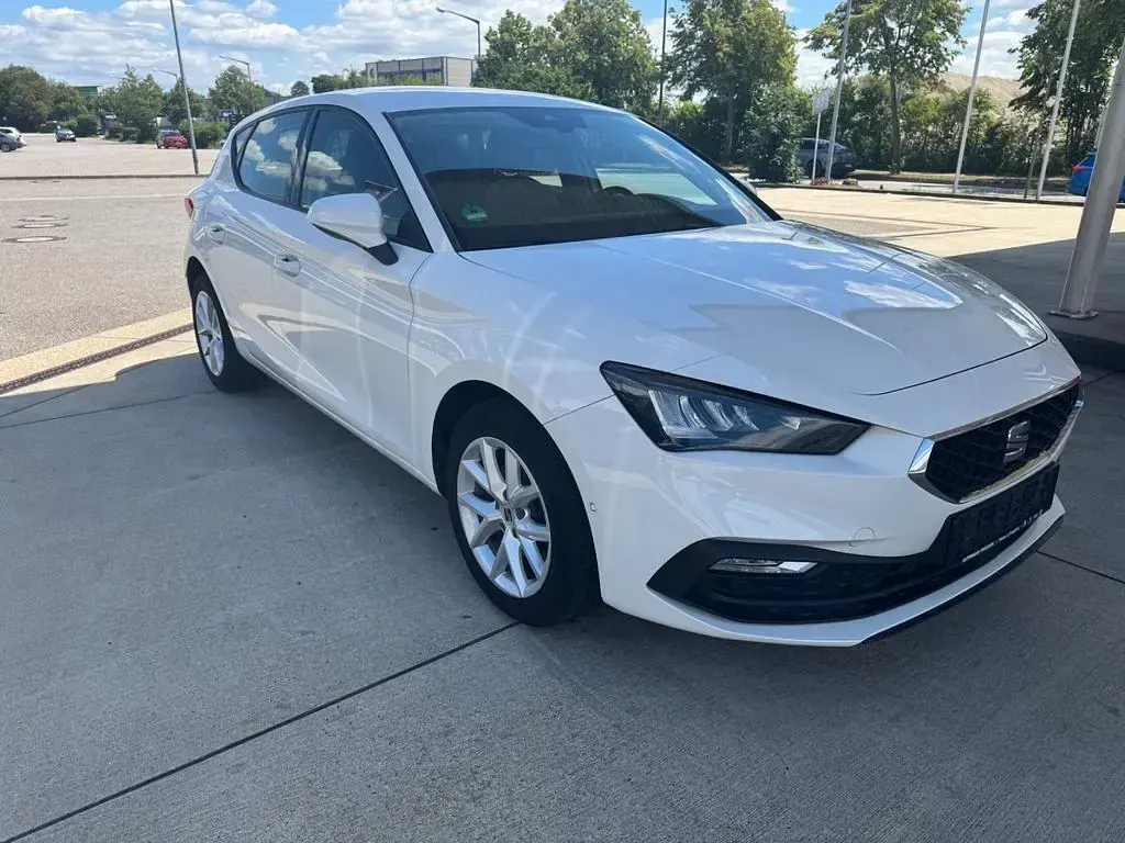 Gebraucht Seat Leon Style 150 PS (110 kW) 2023 Weiß Limousine