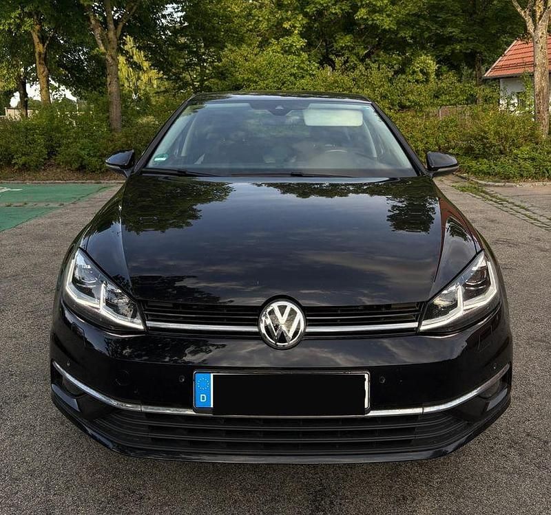 Schwarz Gebraucht 2017 VW Golf VII Comfortline Limousine | 11.999 € (Fairer Preis) - Bild 1/4