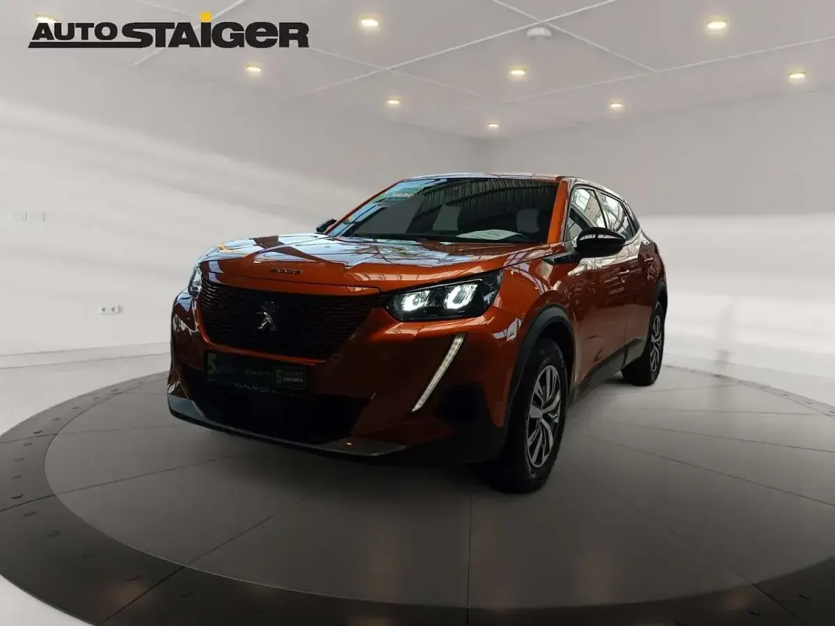 Gebraucht Peugeot e-2008 Active 100 kW (136 PS) 2023 Orange SUV