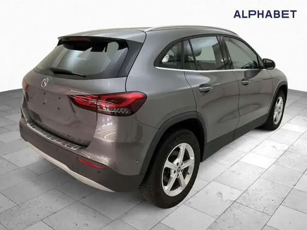 Gebraucht Mercedes GLA180 Style 116 PS (85 kW) 2023 Grau SUV