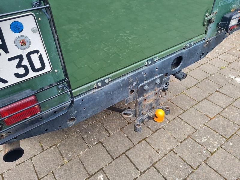 Gebraucht Land Rover Defender 122 PS (89 kW) 1999 Grün SUV