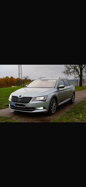 Silber Gebraucht 2017 Skoda Superb LAURIN & KLEMENT Kombi | 19.400 € (Fairer Preis) - Bild 1/4