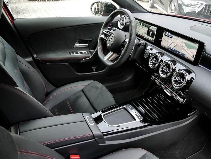 Gebraucht Mercedes A220 AMG 190 PS (139 kW) 2024 Rot designo patagonienrot meta Limousine