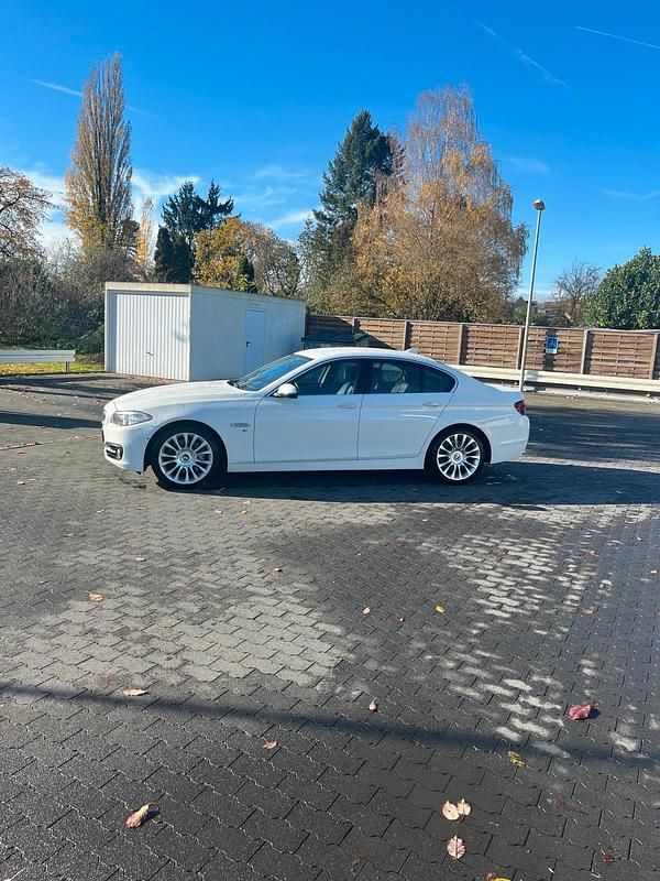 Gebraucht BMW 530 259 PS (190 kW) 2015 Weiß Limousine