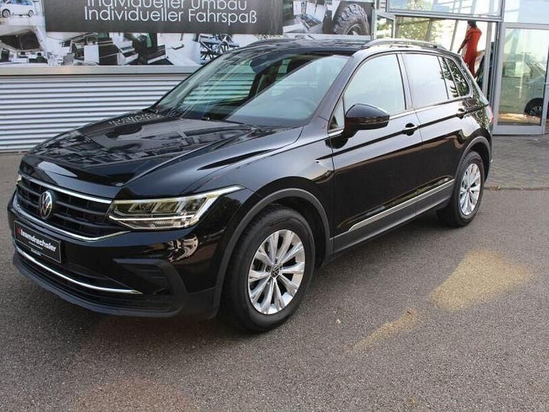 Schwarz Gebraucht 2023 VW Tiguan Life SUV | 28.980 € (Guter Preis) - Bild 1/4
