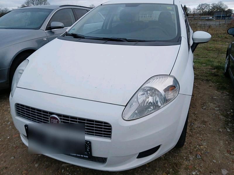 Weiß Gebraucht 2009 Fiat Punto Kombi | 1.450 € - Bild 1/4
