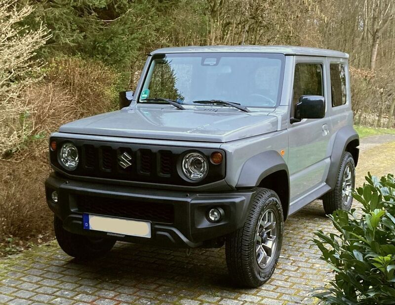 Grau Gebraucht 2019 Suzuki Jimny Comfort+ SUV | 27.500 € (Guter Preis) - Bild 1/4
