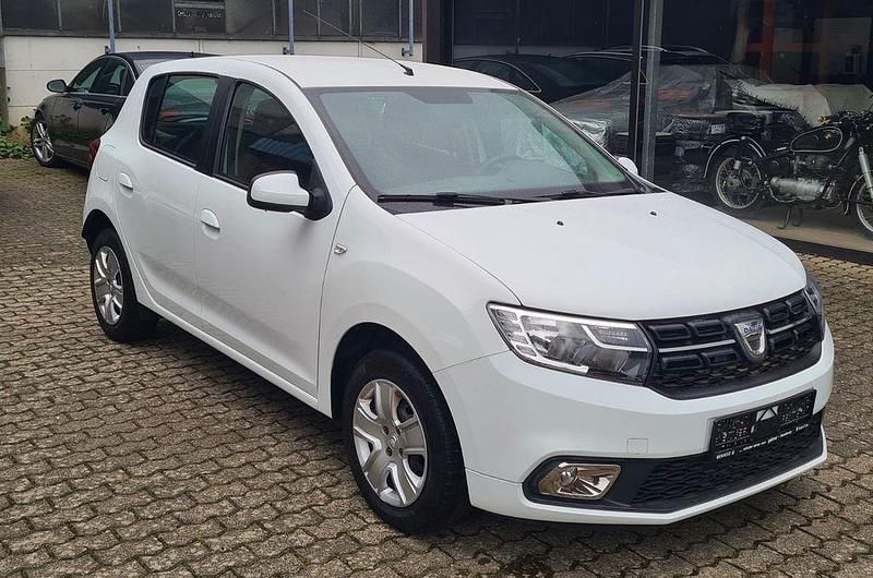 Gebraucht Dacia Sandero 73 PS (53 kW) 2018 Weiß Limousine