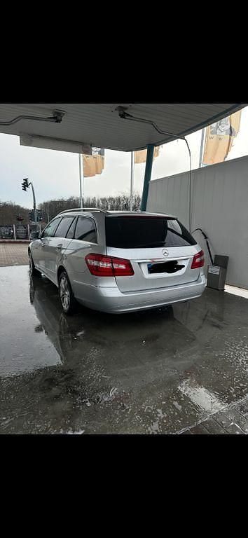 Gebraucht Mercedes E220 Elegance 170 PS (125 kW) 2011 Silber Limousine