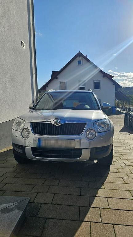Silber Gebraucht 2012 Skoda Yeti Adventure SUV | 6.990 € (Superpreis) - Bild 1/4