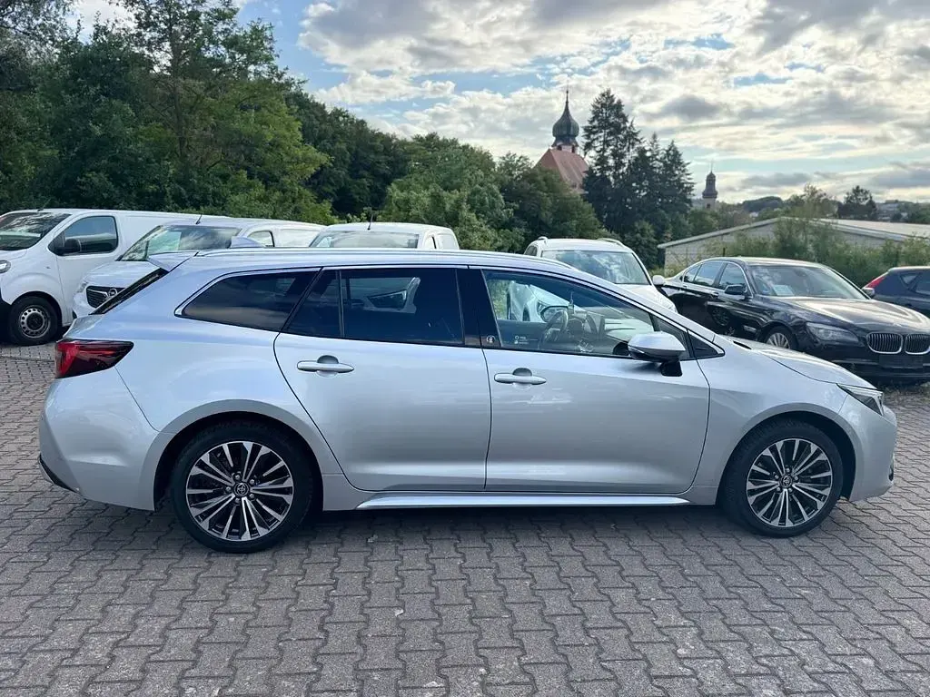 Gebraucht Toyota Corolla Team 152 PS (111 kW) 2024 Silber Kombi