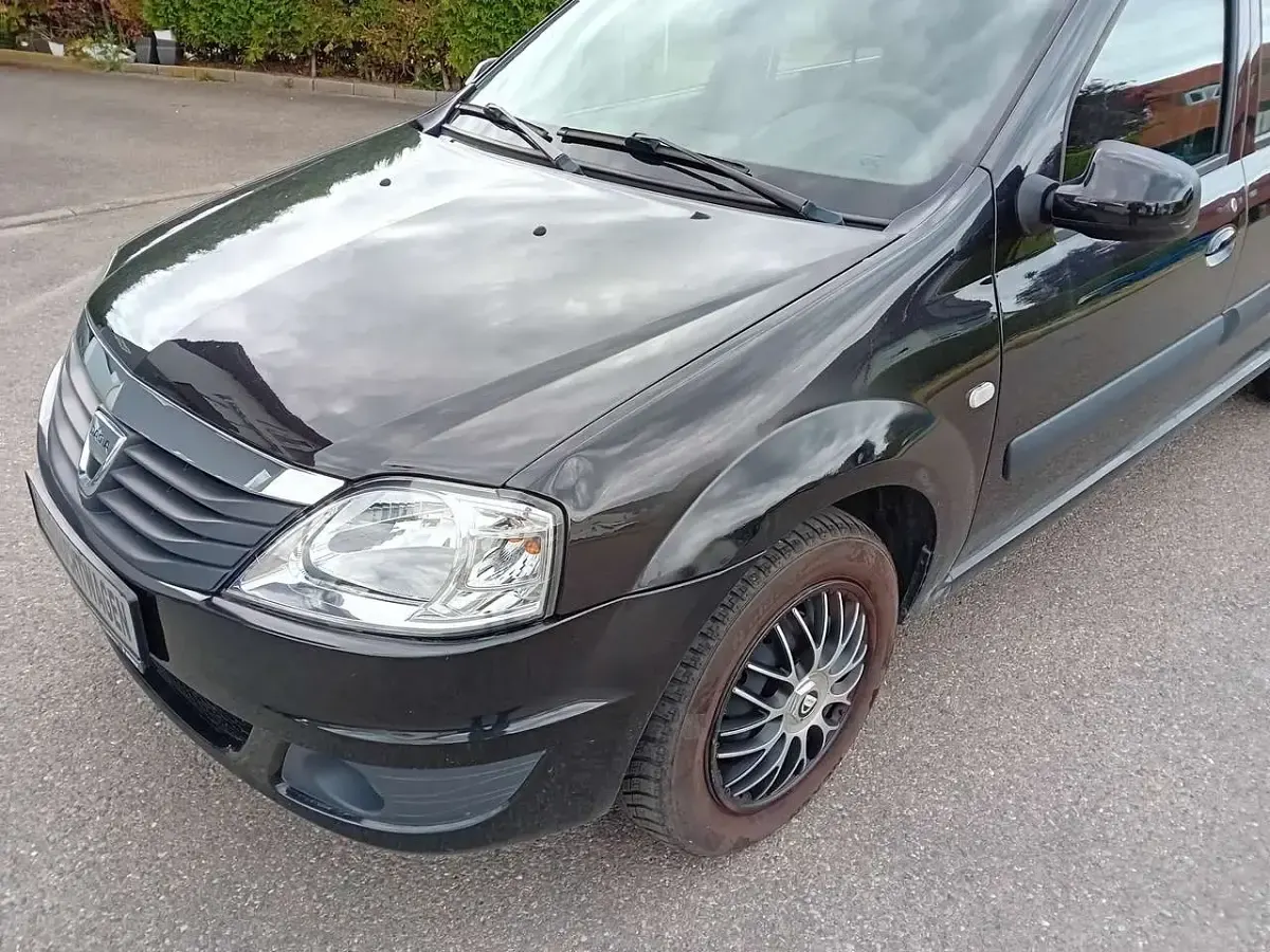 Gebraucht Dacia Logan Lauréate 84 PS (61 kW) 2012 Perlmuttschwarz Kombi