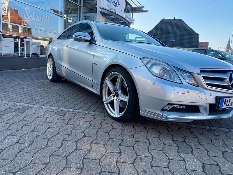 Gebraucht Mercedes E350 231 PS (169 kW) 2009 Silber Coupé
