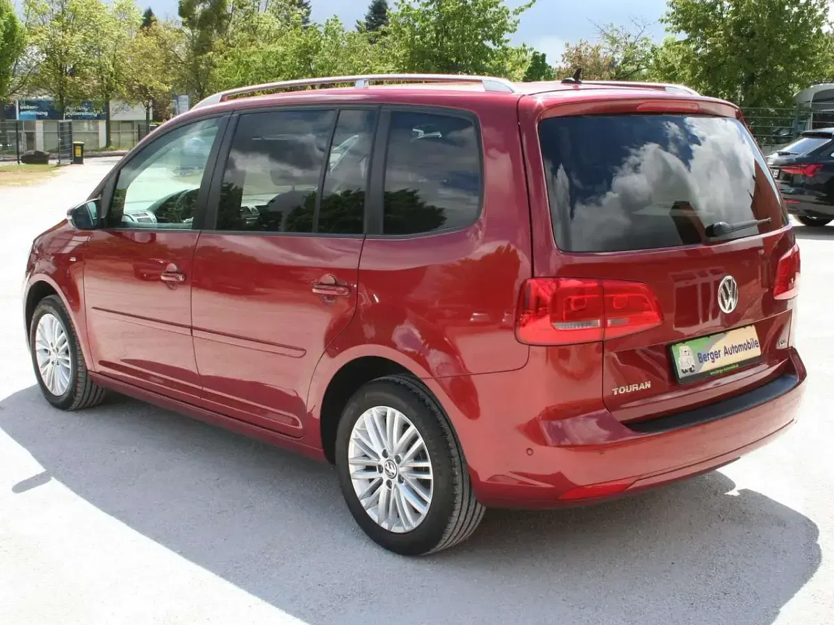 Gebraucht VW Touran Cup 105 PS (77 kW) 2012 Wild cherry red Van / Kleinbus