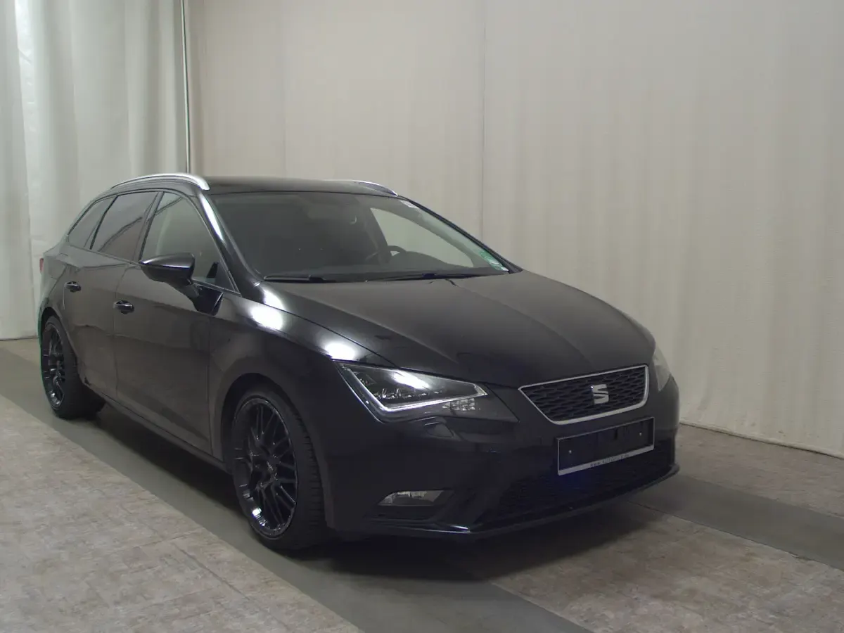Gebraucht Seat Leon Style 150 PS (110 kW) 2015 Mitternachtsschwarz Kombi
