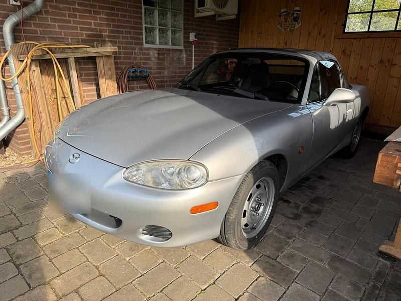 Second-hand Mazda MX5 110 CP (80 kW) 2002 Argintiu Cabrio