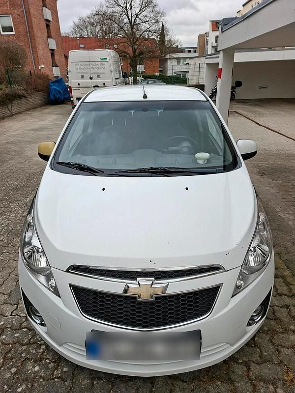 Gebraucht Chevrolet Spark 60 PS (44 kW) 2011 Weiß Kleinwagen