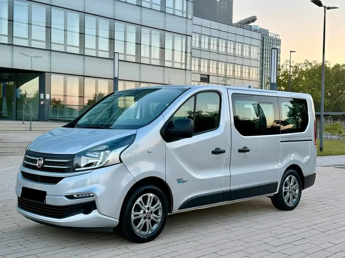 Gebraucht Fiat Talento 125 PS (91 kW) 2016 Silber Van / Kleinbus
