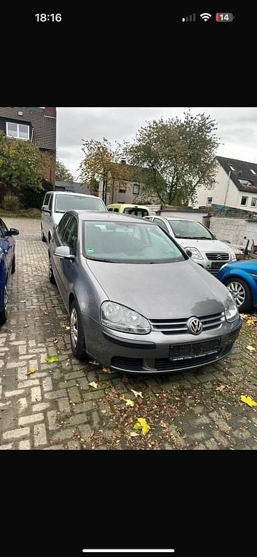Grau Gebraucht 2004 VW Golf V Kleinwagen | 2.450 € (Guter Preis) - Bild 1/4