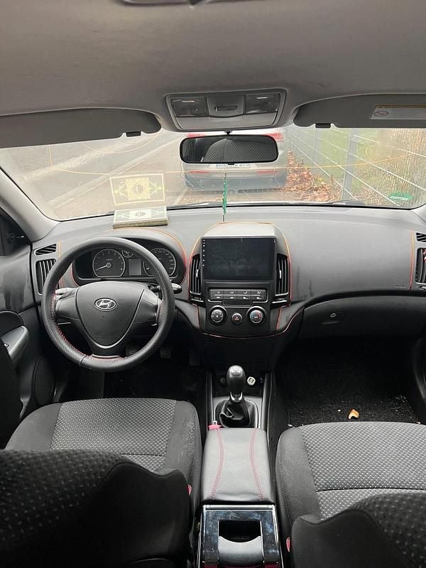 Gebraucht Hyundai i30 Classic 99 PS (72 kW) 2012 Grau Kleinwagen