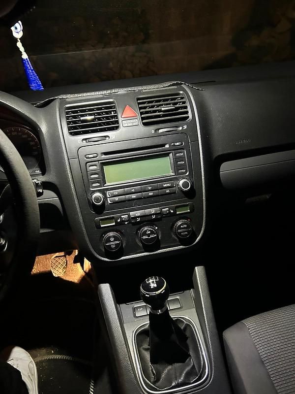 Gebraucht VW Jetta 105 PS (77 kW) 2008 Silber Limousine