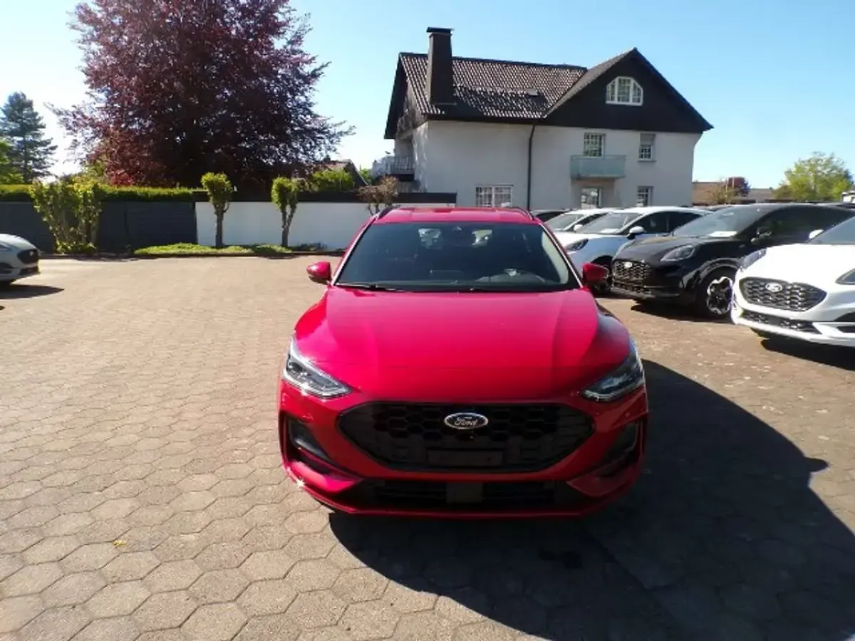 Neu Ford Focus ST-Line X 155 PS (114 kW) 2026 Rot Limousine