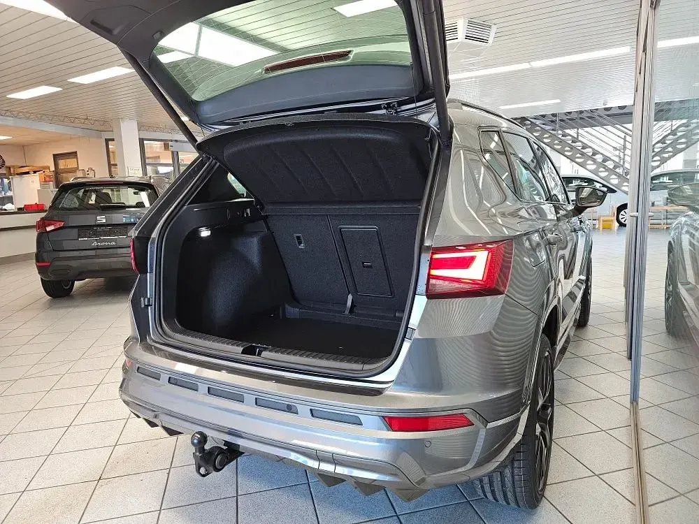 Neu Cupra Ateca 150 PS (110 kW) 2026 Grau SUV
