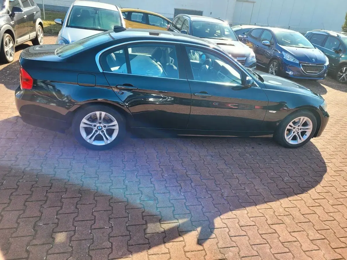 Używany BMW 325 Advantage 218 KM (160 kW) 2008 Czarny Sedan/Limuzyna