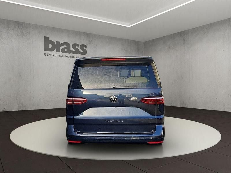 Second-hand VW Multivan Life 150 CP (110 kW) 2025 Albastru Monovolum