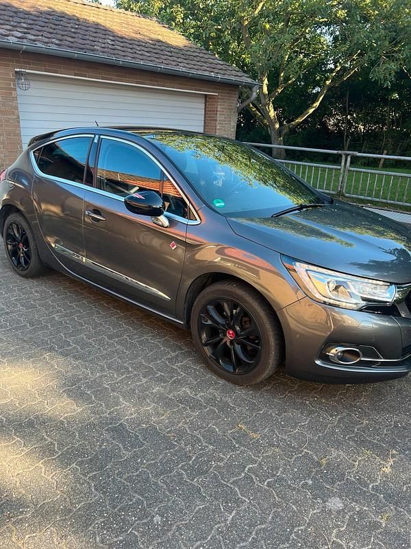 Grau Gebraucht 2016 DS Automobiles DS4 Performance Limousine | 10.500 € - Bild 1/4