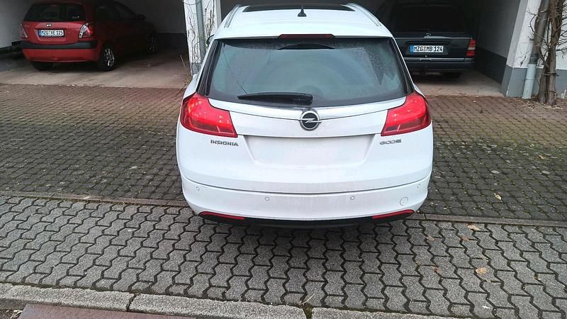 Gebraucht Opel Insignia 163 PS (119 kW) 2013 Weiß Kombi