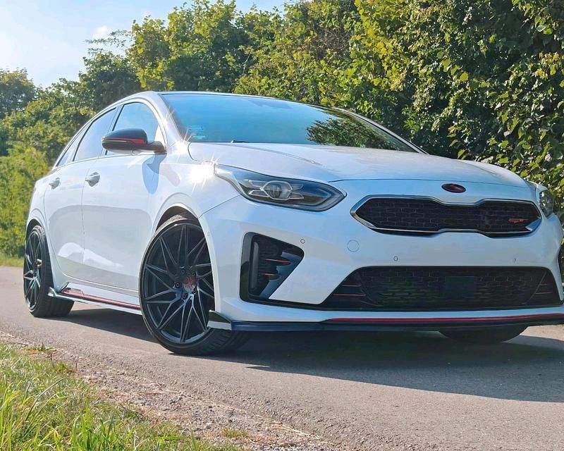 Weiß Gebraucht 2020 Kia ProCeed Kleinwagen | 22.990 € (Fairer Preis) - Bild 1/4