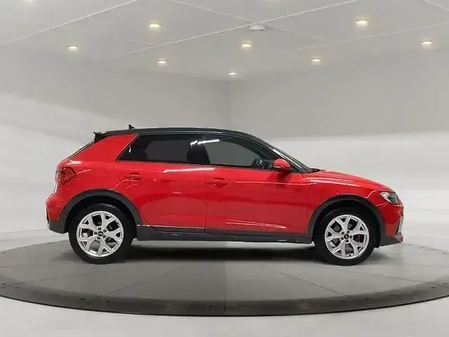 Gebraucht Audi A1 Ambiente 116 PS (85 kW) 2020 Misanorot perleffekt SUV
