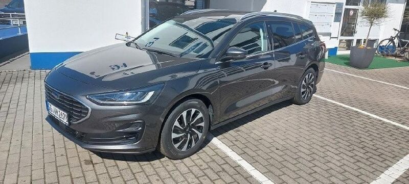 Grau Gebraucht 2022 Ford Focus Titanium X Limousine | 22.990 € (Fairer Preis) - Bild 1/4